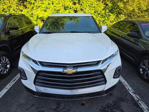 Iridescent Pearl Tricoat 2022 Chevrolet Blazer Premier