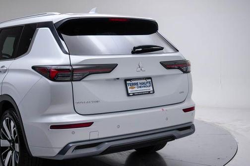 White Diamond 2025 Mitsubishi Outlander SEL 2.5 S-AWC