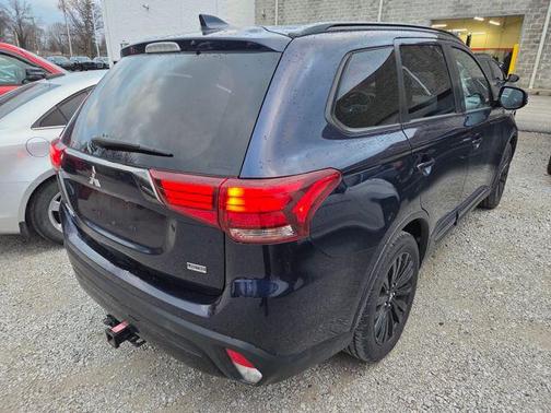 2020 Mitsubishi Outlander LE