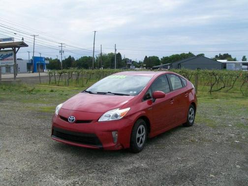 Red 2015 Toyota Prius Two
