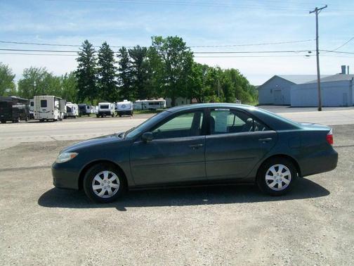 Green 2005 Toyota Camry LE