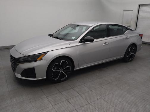 Brilliant Silver Metallic 2024 Nissan Altima SR FWD