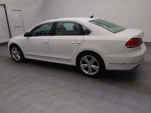 Candy White 2015 Volkswagen Passat 1.8T Auto SE w/Sunroof & Nav