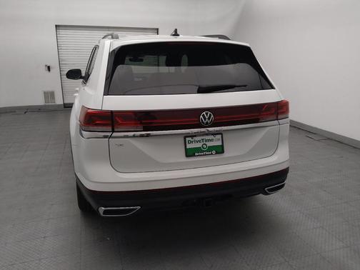 Pure White 2024 Volkswagen Atlas 2.0T SE w/Technology