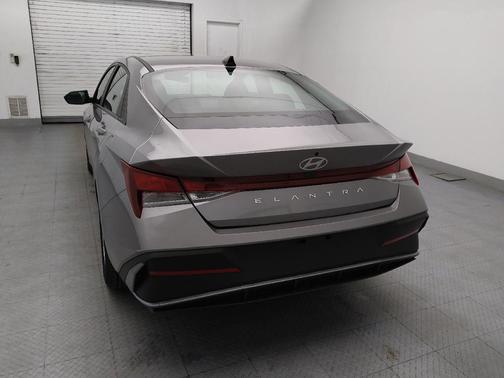 Fluid Metal 2024 Hyundai ELANTRA SE