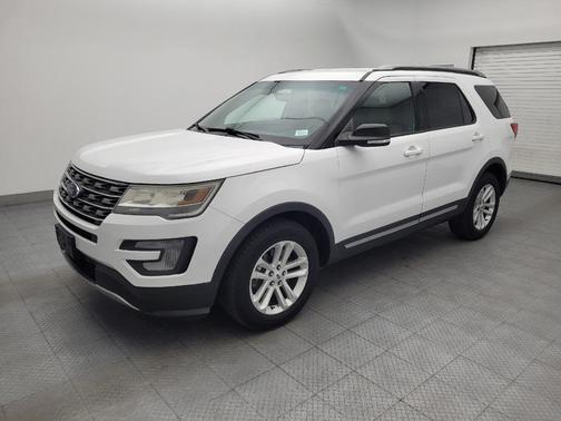 White 2017 Ford Explorer XLT