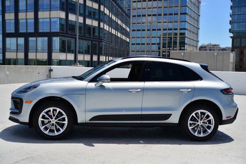 2025 Porsche Macan Base