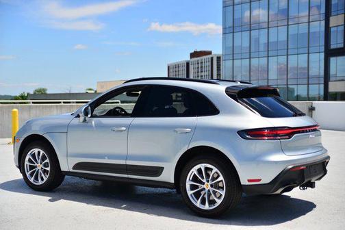 2025 Porsche Macan Base