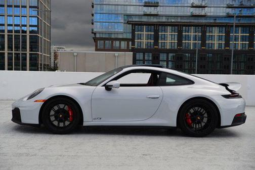 2025 Porsche 911 Carrera 4 GTS