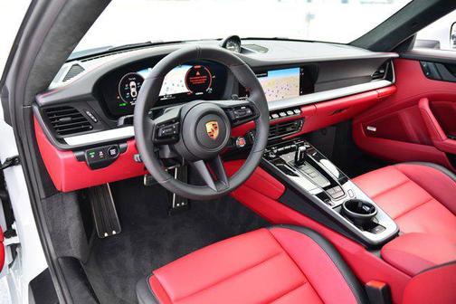 2025 Porsche 911 Carrera 4 GTS