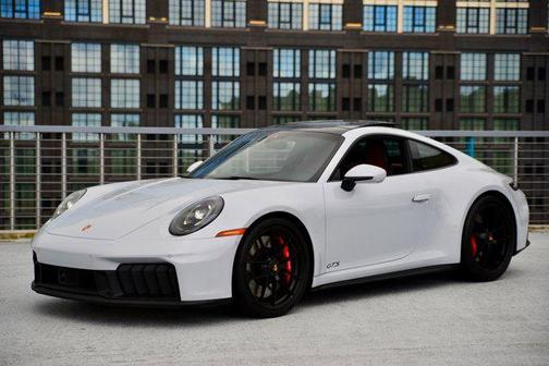 2025 Porsche 911 Carrera 4 GTS