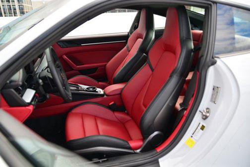 2025 Porsche 911 Carrera 4 GTS