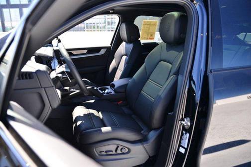 2025 Porsche Cayenne AWD