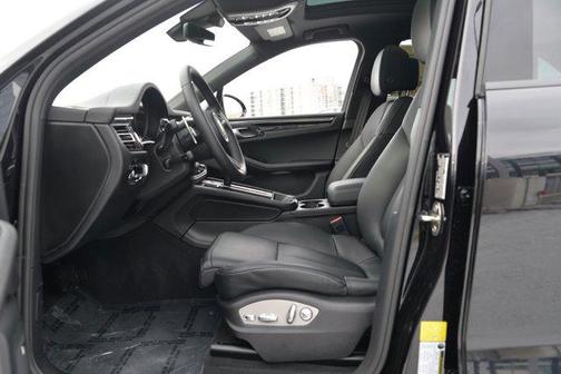2025 Porsche Macan AWD