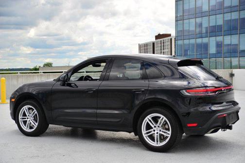 2025 Porsche Macan Base