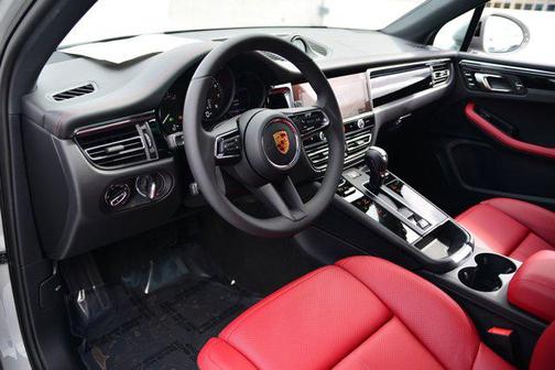 2026 Porsche Macan AWD