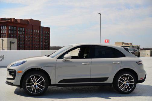 2025 Porsche Macan Base