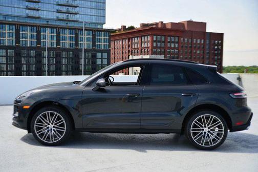 2025 Porsche Macan AWD