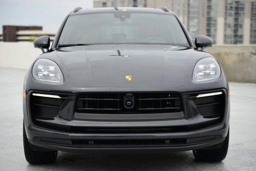 2025 Porsche Macan AWD