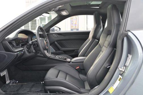 2025 Porsche 911 Carrera GTS