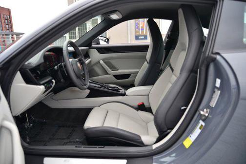 2025 Porsche 911 Carrera