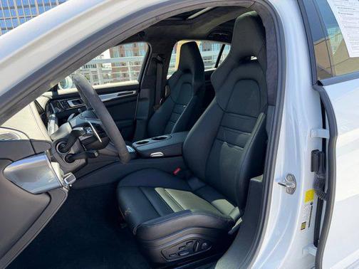 2022 Porsche Panamera GTS