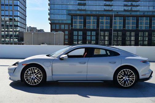 2022 Porsche Taycan Turbo