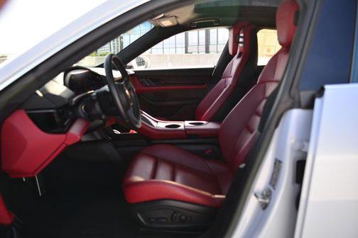 2022 Porsche Taycan Turbo
