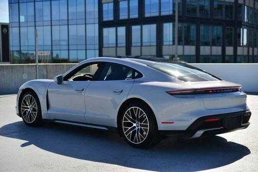 2022 Porsche Taycan Turbo