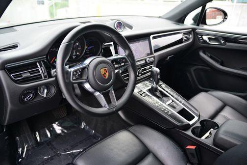 2021 Porsche Macan Base