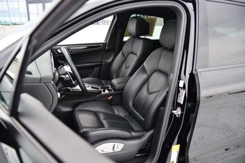 2021 Porsche Macan Base