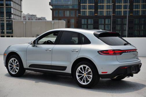 2025 Porsche Macan Base