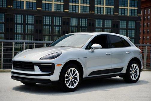 2025 Porsche Macan Base