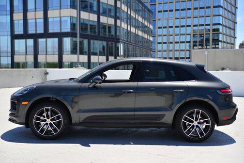 2025 Porsche Macan Base