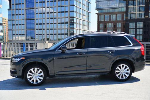 2017 Volvo XC90 T6 Momentum
