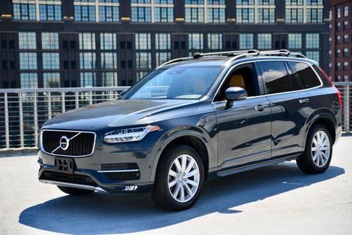 2017 Volvo XC90 T6 Momentum