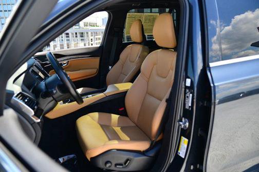 2017 Volvo XC90 T6 Momentum