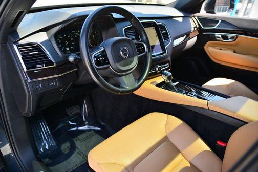 2017 Volvo XC90 T6 Momentum
