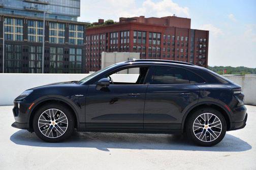 2025 Porsche Macan 4