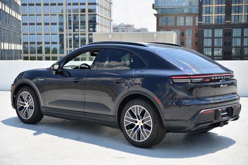 2025 Porsche Macan 4