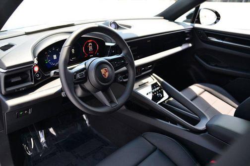 2025 Porsche Macan 4