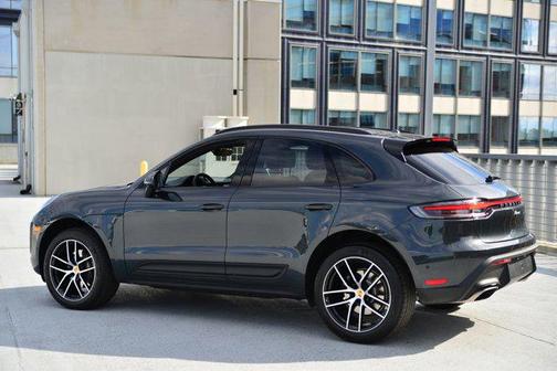 2025 Porsche Macan AWD