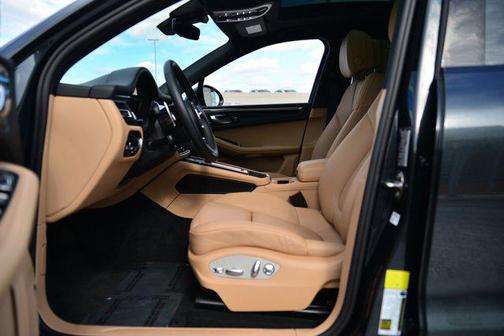 2025 Porsche Macan AWD