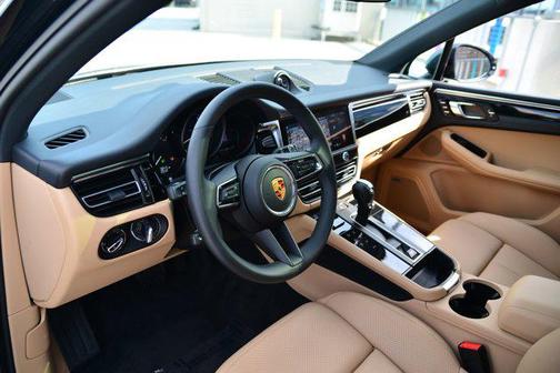 2025 Porsche Macan AWD