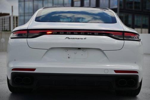 2023 Porsche Panamera 4 Platinum Edition