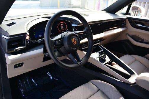 2025 Porsche Macan Electric