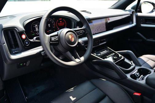 2025 Porsche Cayenne AWD