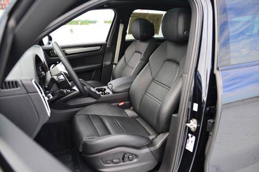 2023 Porsche Cayenne Platinum Edition