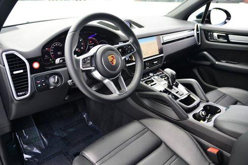 2023 Porsche Cayenne Platinum Edition