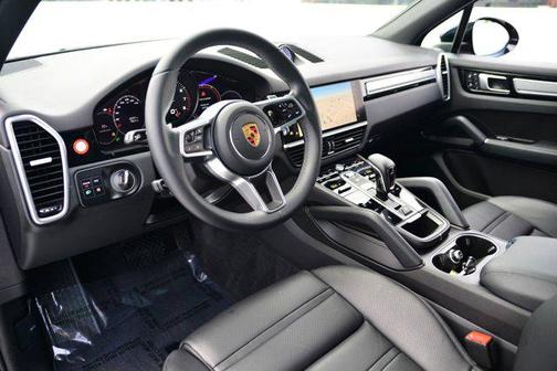 2023 Porsche Cayenne Platinum Edition
